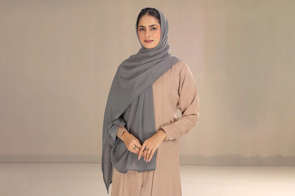 what to wear under abaya for umrah