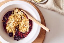 apple and blackcurrant crumble
