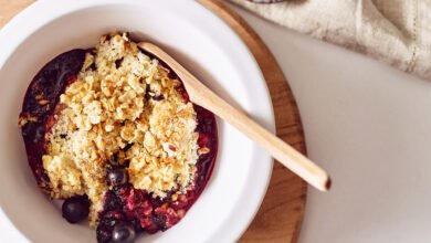 apple and blackcurrant crumble