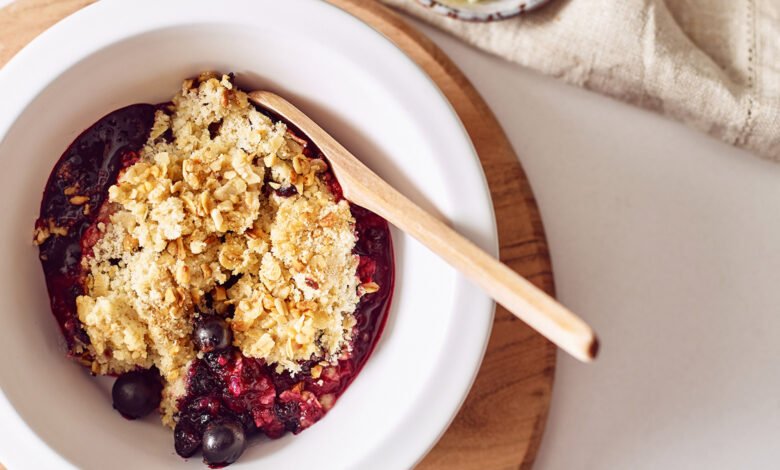 apple and blackcurrant crumble